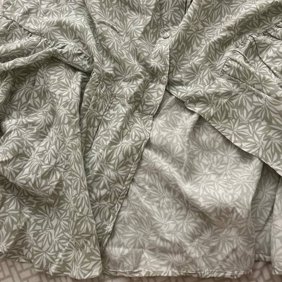 Colin's light green floral skirt with buttons (XS) - Picture 4 of 8